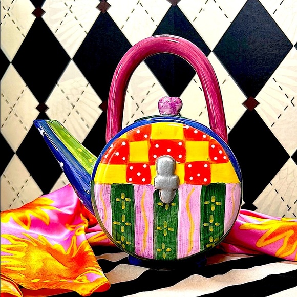 Milson & Louis Hand-Painted Ceramic Teapot – Whimsical Design - Picture 7 of 16